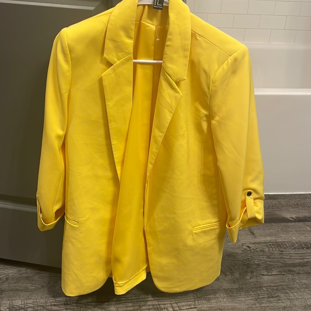 yellow blazer